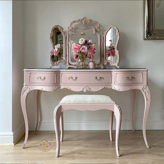 French Country Charm: How to Create a Romantic Bedroom with a Vintage Vanity
