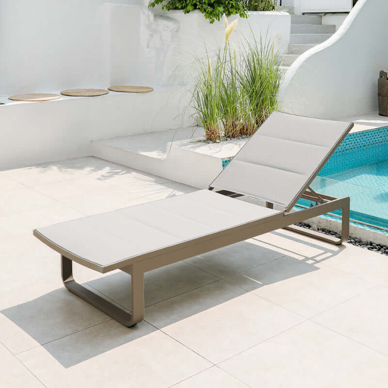 jora pool lounge chair