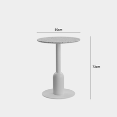 Table ronde en terrazzo polyvalente : Parfaite pour la salle à manger ou le bureau