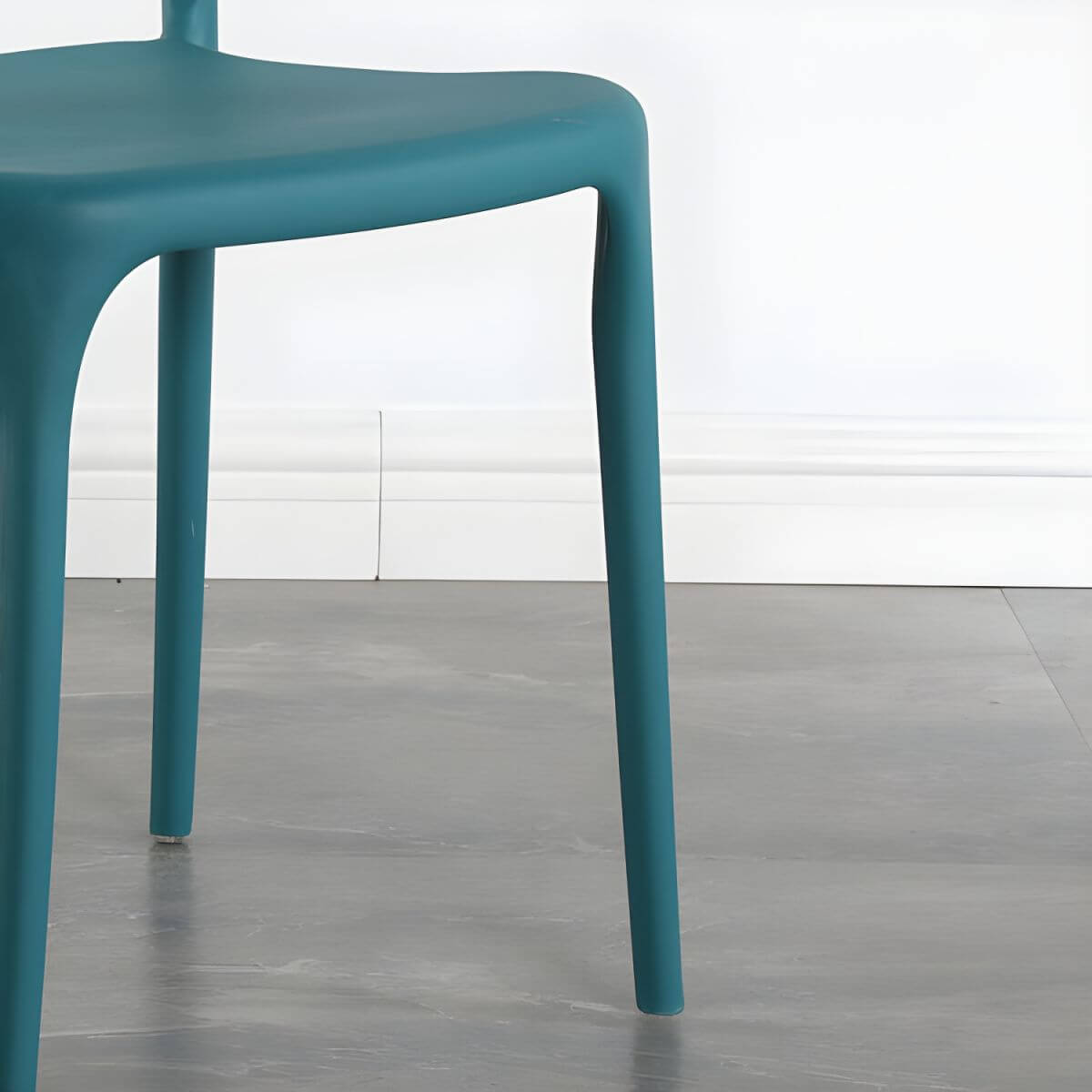 Stackable Nordic acrylic dining chair with backrest and acrylic legs