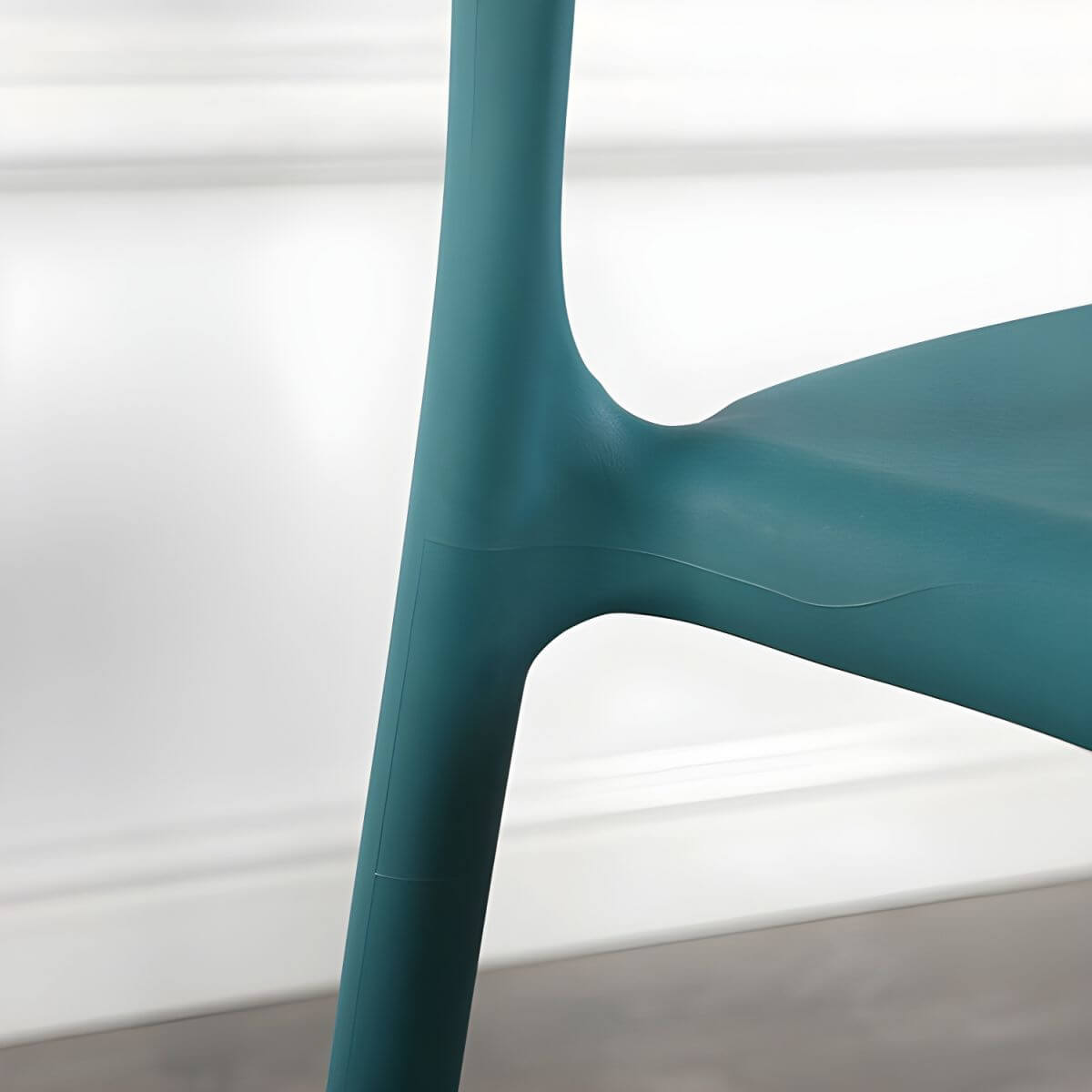 Stackable Nordic acrylic dining chair with backrest and acrylic legs