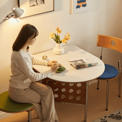 Elegant Retro-Style Dining Table with Smooth Edges - Ideal for Family Meals and Work