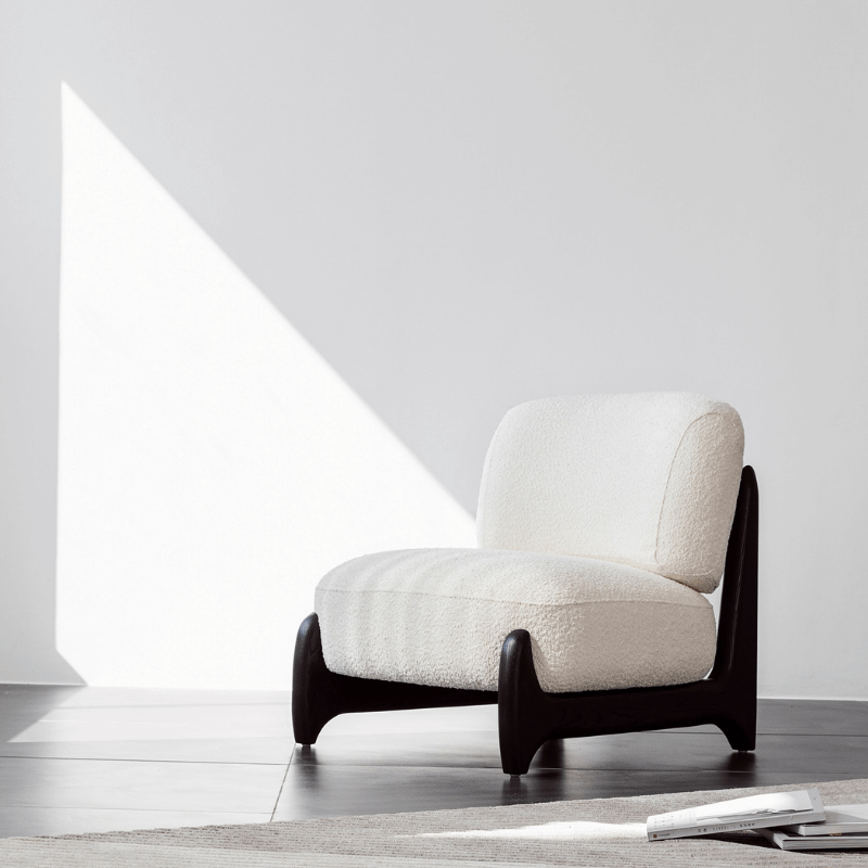Black and white modern boucle sherpa lounge accent chair with wood legs in stylish design メイン画像