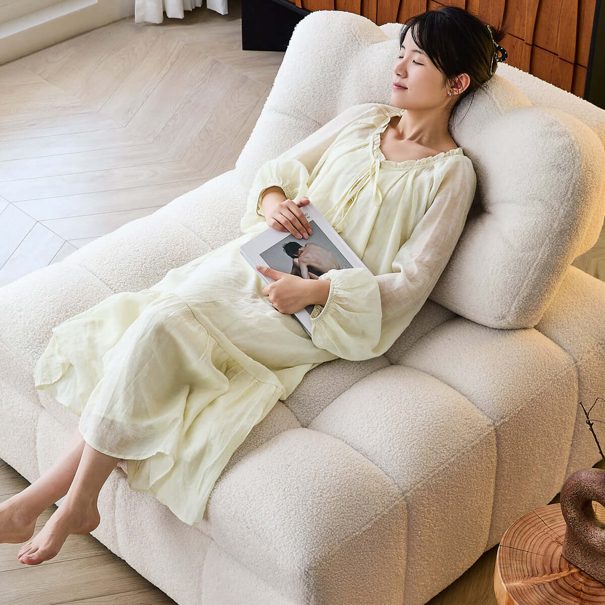 Cocochairs Teddy Fleece Lounge Sofa Bed – Cream White Pull-Out Sleeper for Small Spaces