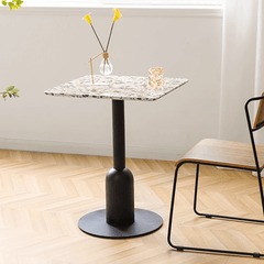 Table ronde en terrazzo polyvalente : Parfaite pour la salle à manger ou le bureau