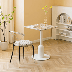 Table ronde en terrazzo polyvalente : Parfaite pour la salle à manger ou le bureau