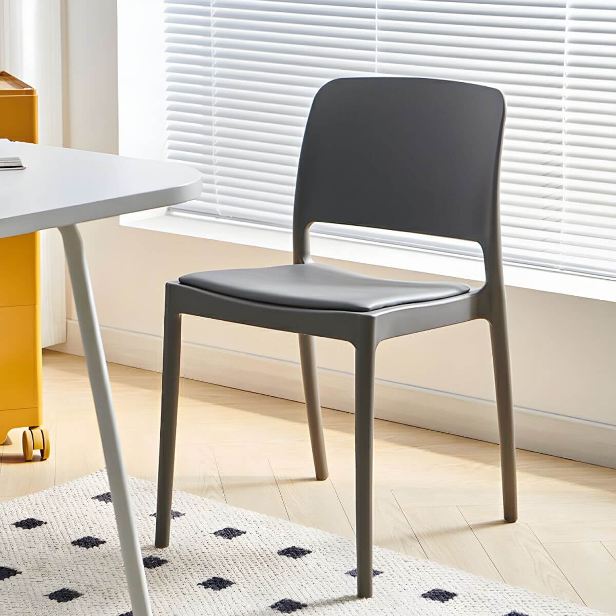 Scandinavian plastic and acrylic dining chair with low backrest and armless design