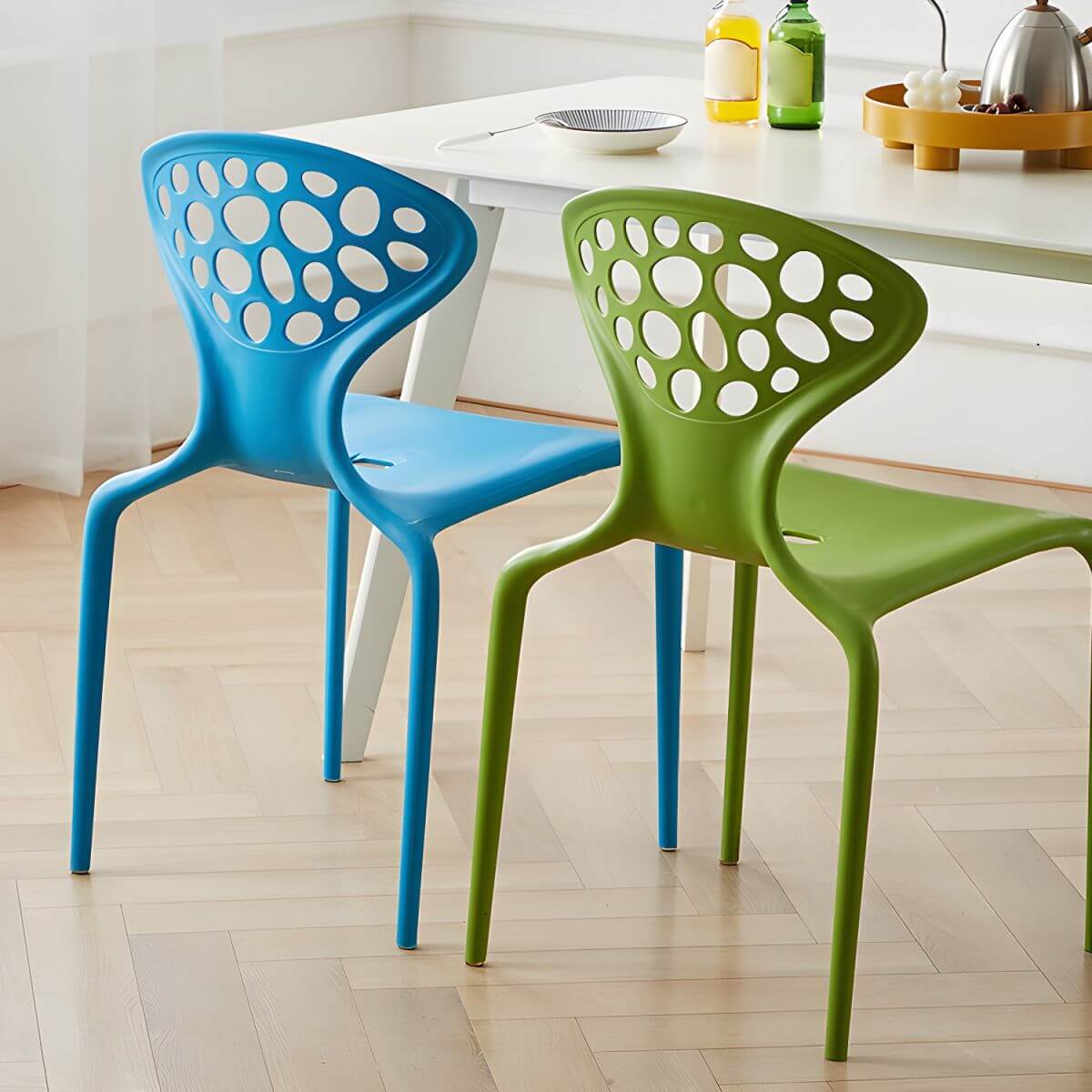 Nordic acrylic dining chair with armrest and backrest, featuring transparent acrylic legs