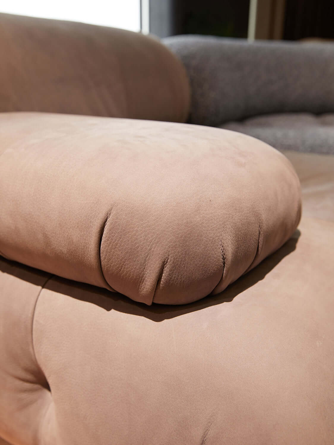 Modern modular sectional sofa featuring luxury design and customizable fabric options