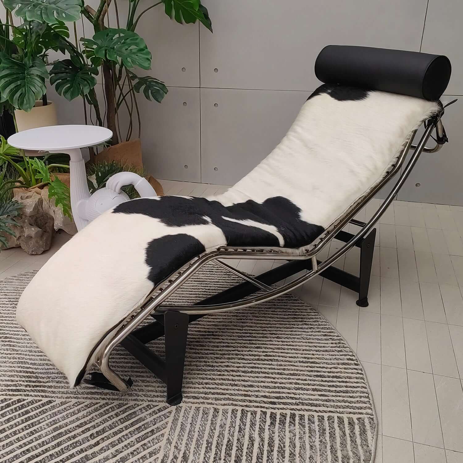 Adjustable chaise chair with curved steel frame, modern design for comfortable seating