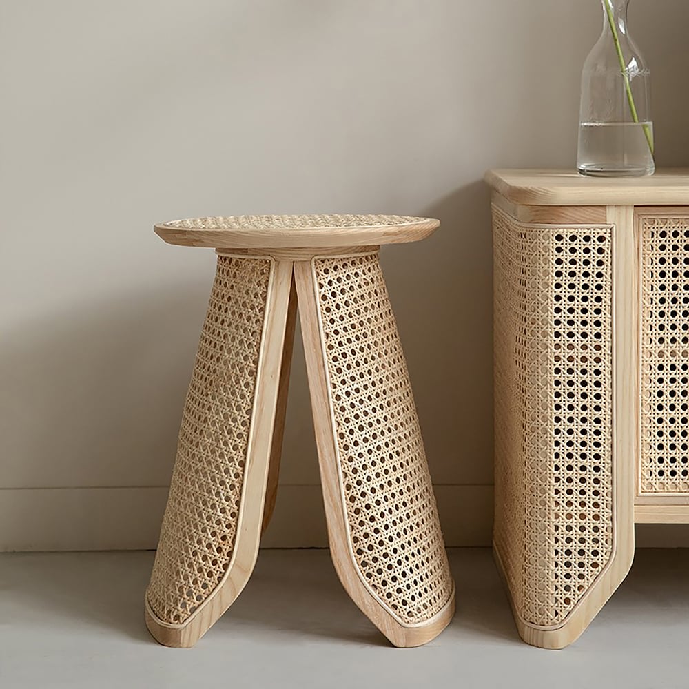 13-inch round rattan and ash wood side table with natural finish for indoor use main product image メイン画像
