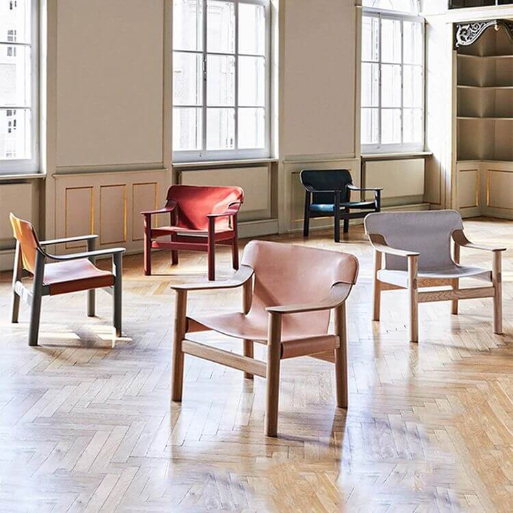 24.4インチ幅のインダストリアル風室内用アームチェア（ソリッドウッド、スロープアームチェア） サブ画像