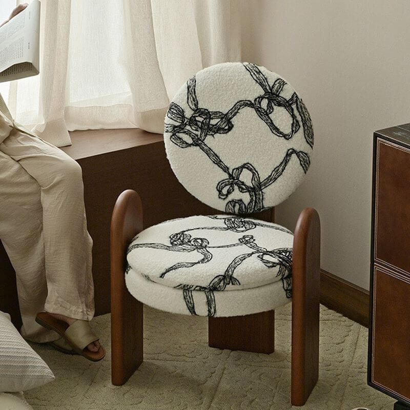 Abstract Pattern Side Chair Front View Hauptbild