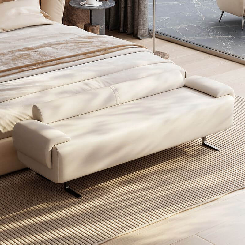 Stylish bedroom bench for decor