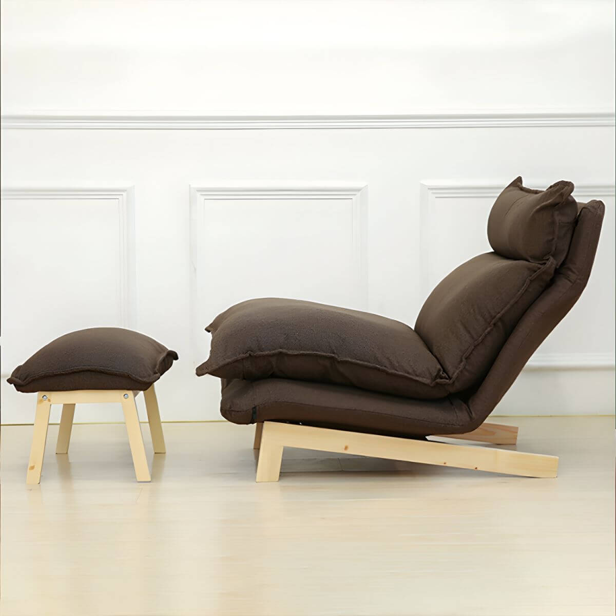 Elegant Recliner in Minimalist Decor Image principale du produit