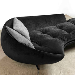 Spacious Chaise Lounge for Relaxation