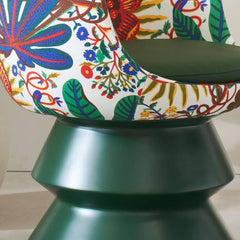 Fixed back chair in dynamic colors