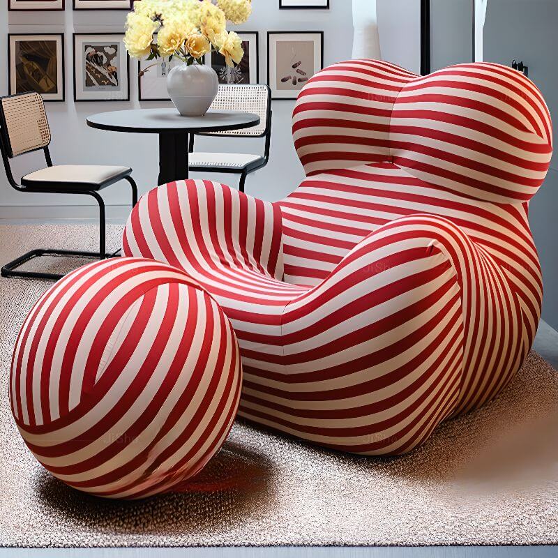 Crimson abstract accent chair in living room Imagen principal del producto