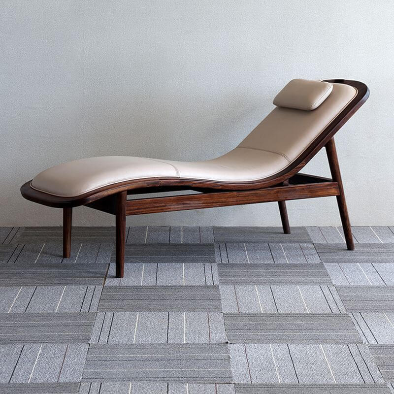 Elegant cream chaise lounge from a side view Hauptbild