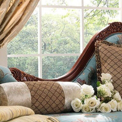 Elegant Chaise Lounge with Flannel Material