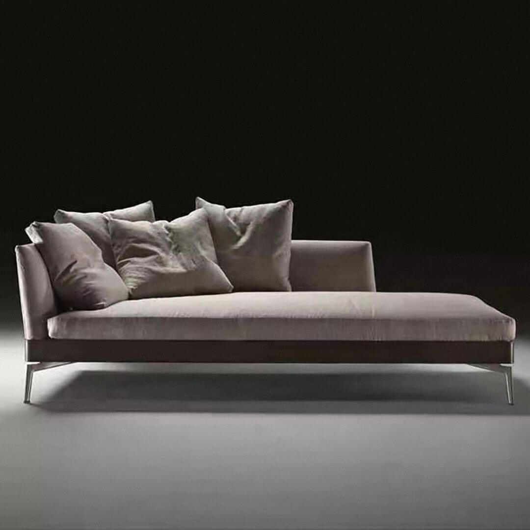 Grey Upholstered Unfixed Chases Lounge Front View メイン画像