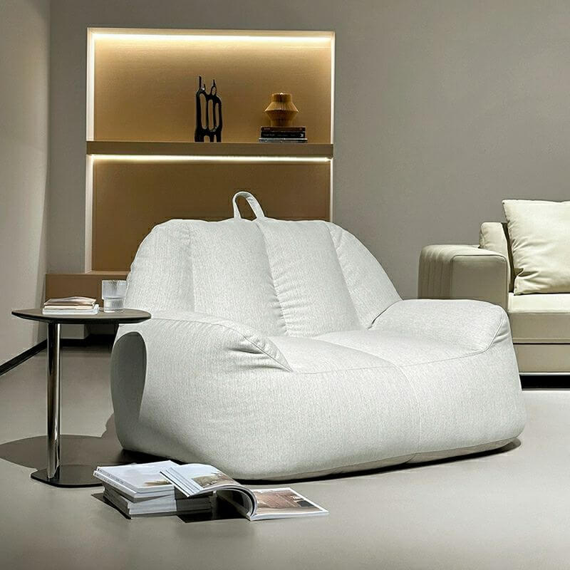 Large solid color bean bag chair in white メイン画像