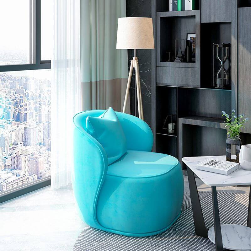 Comfortable chair with no tufting