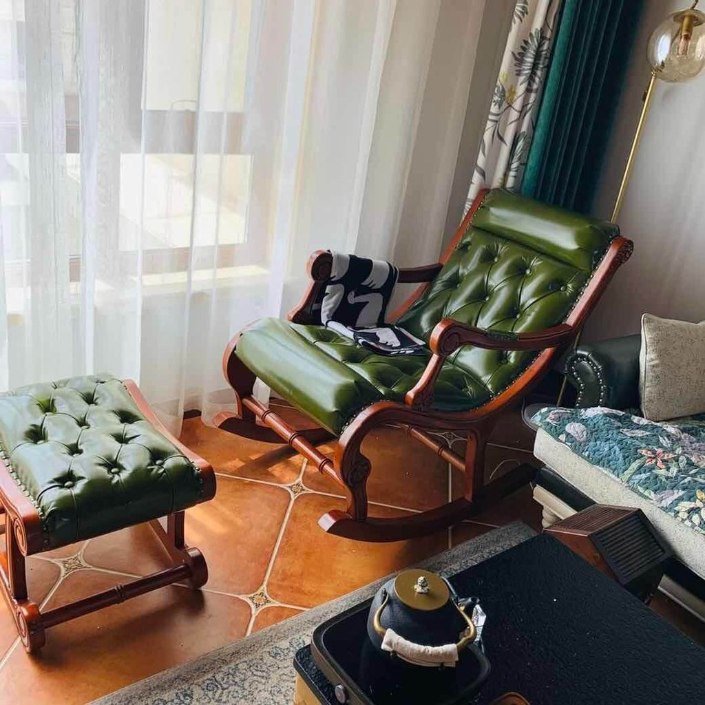 Chic accent chair with a vintage design