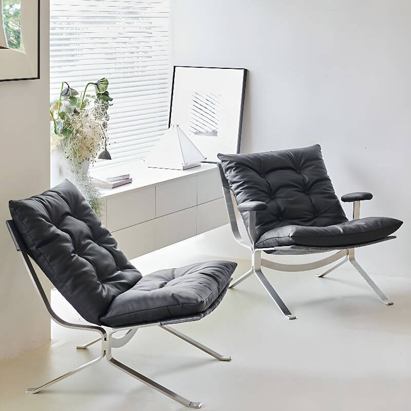 Midnight Black Accent Chair with Tufted Back Hauptbild