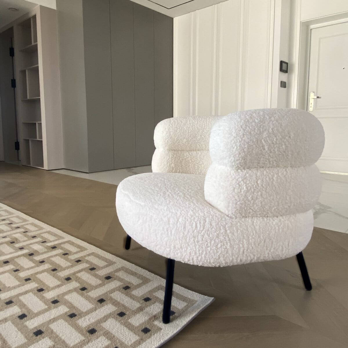 Stylish arm chair with curved armrests