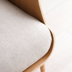 Slipcovered design of the minimalist chair