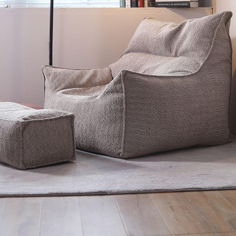 Accent chair with armrests and fixed back