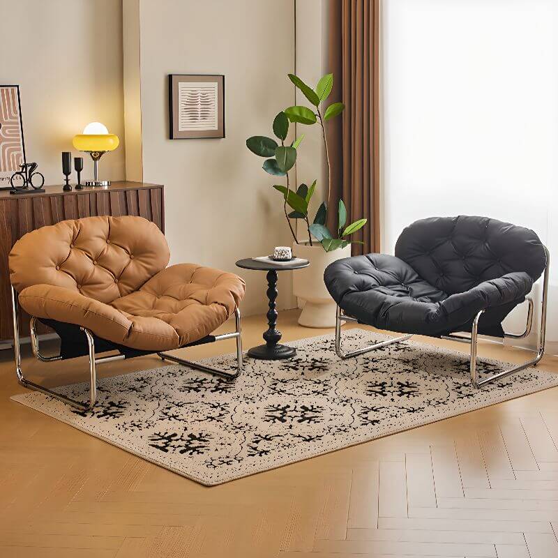 Modern tufted accent chair in living room setting Hauptbild