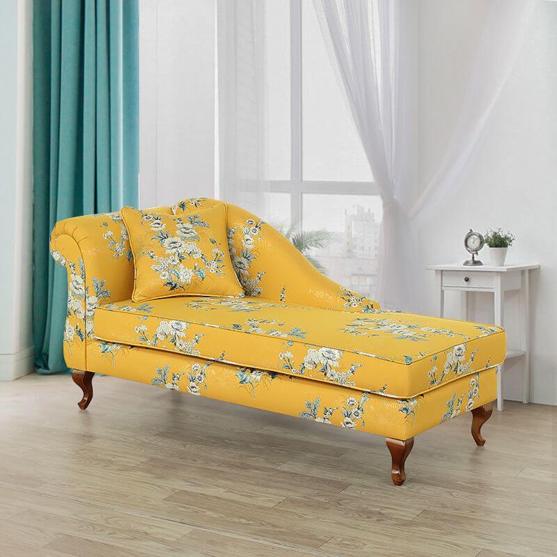 Old School Flowery Lounge in Living Room メイン画像