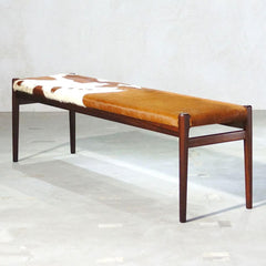 Elegant entryway bench in brown finish