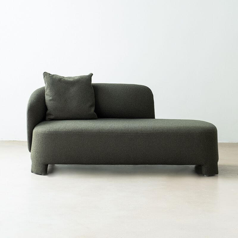 Elegant beige chaise lounge in Scandinavian style メイン画像