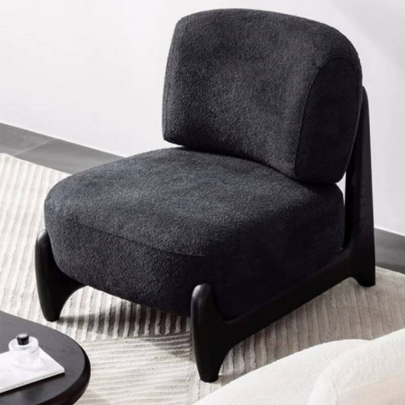 Stylish seating arrangement with side chair