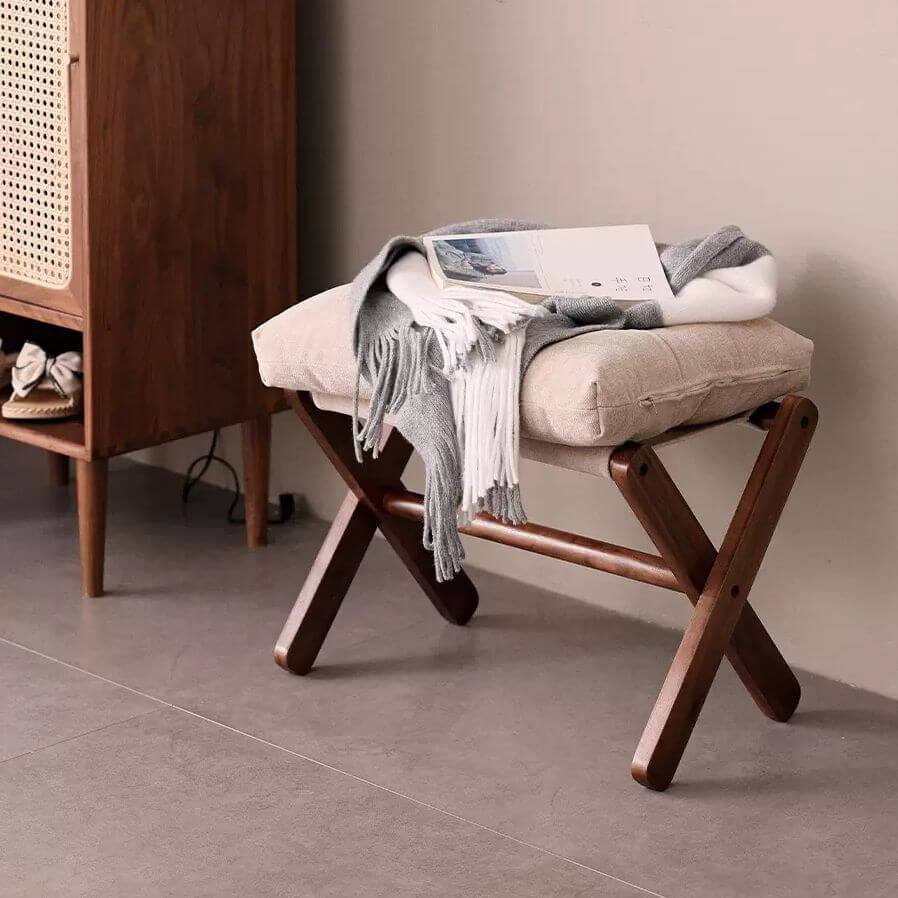 Solid color rectangular ottoman in ivory