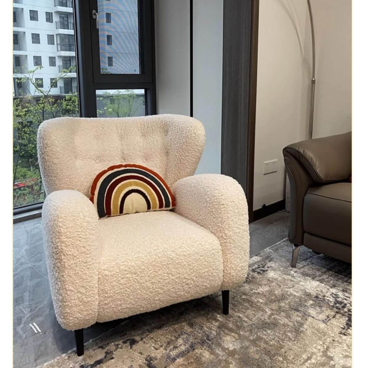 タフテッドバック、ソリッドウッドフレーム、シェルパアップホルストリーの背もたれ付きタルモダンアクセントスツール サブ画像