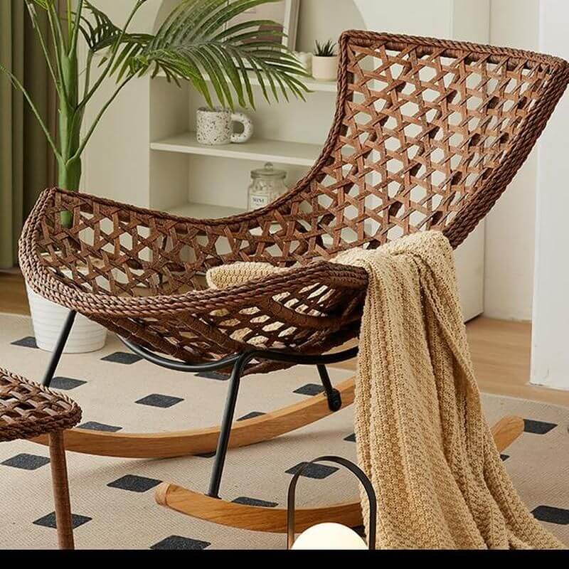 Spindle back design of rocking chair Main image