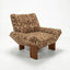 Sillon lounge con estampado de tigre, patas de madera de fresno y brazos esculturales