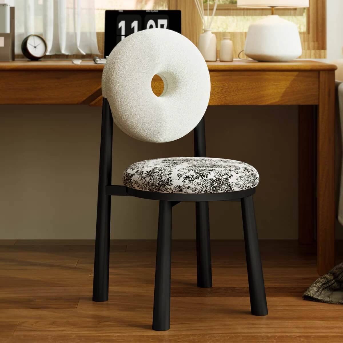 Fashionable boucle sherpa side chair