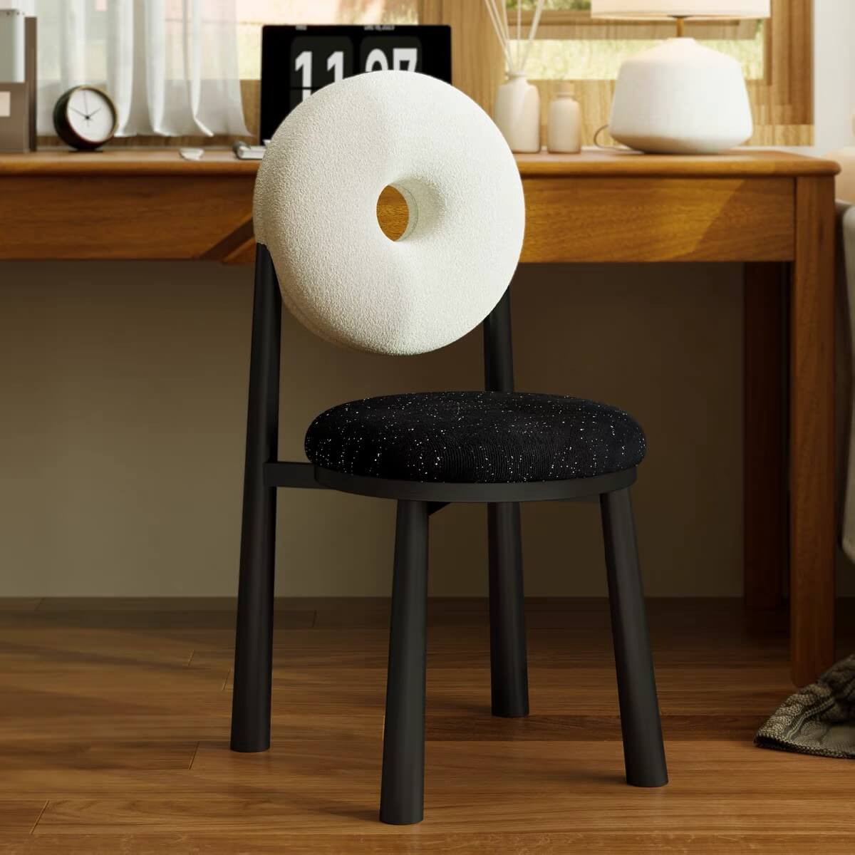 Fashionable boucle sherpa side chair
