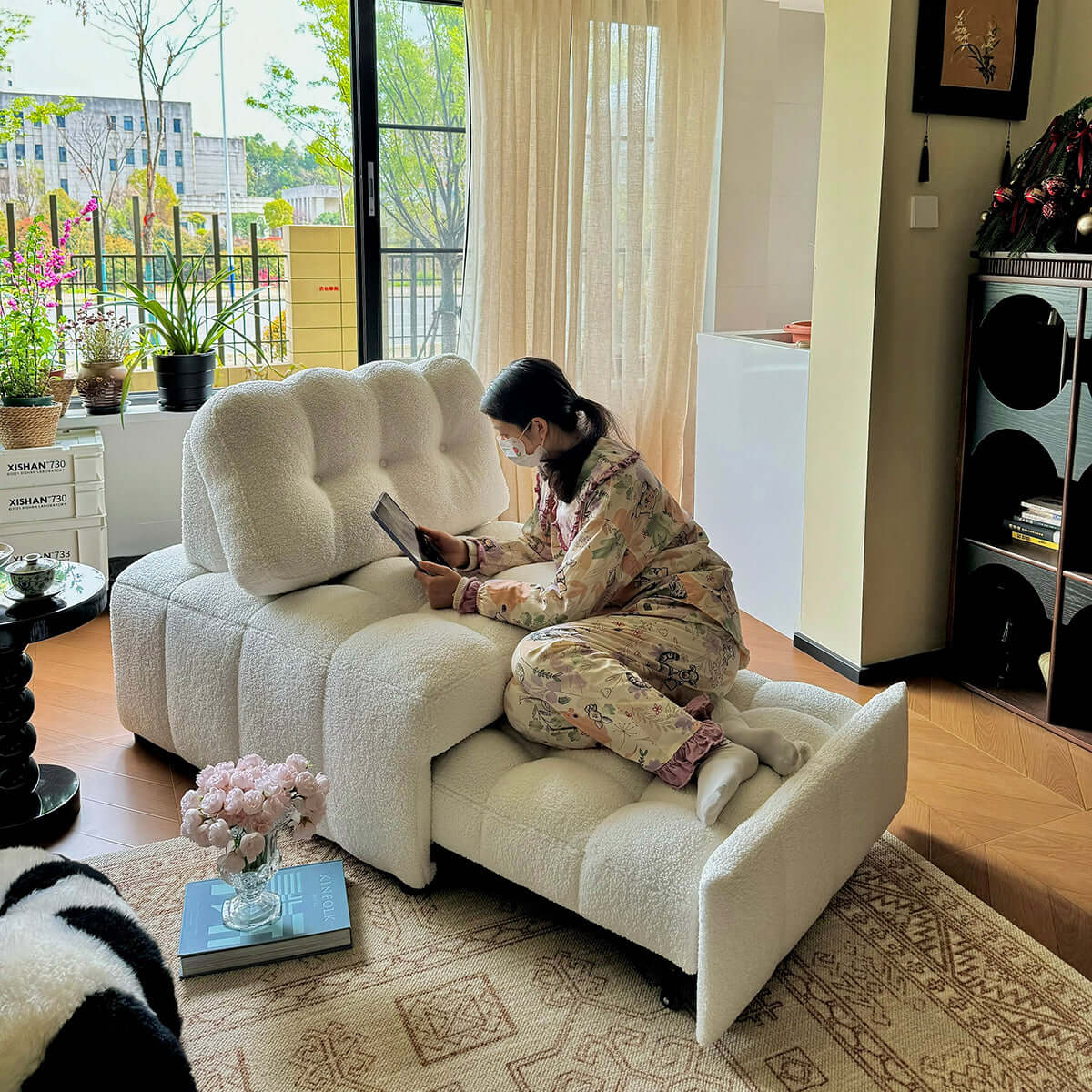 Cocochairs Teddy Fleece Lounge Sofa Bed – Cream White Pull-Out Sleeper for Small Spaces