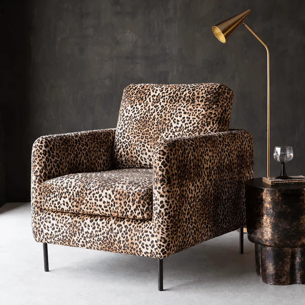 American Retro Leopard Lounge Chair for Reading Corners and Small Spaces Main Product Image Image principale du produit