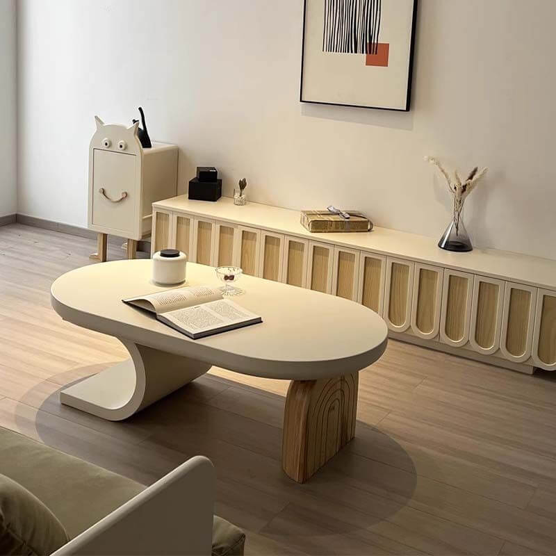 Asymmetrischer moderner Couchtisch mit ovaler Platte und Holzgestell
