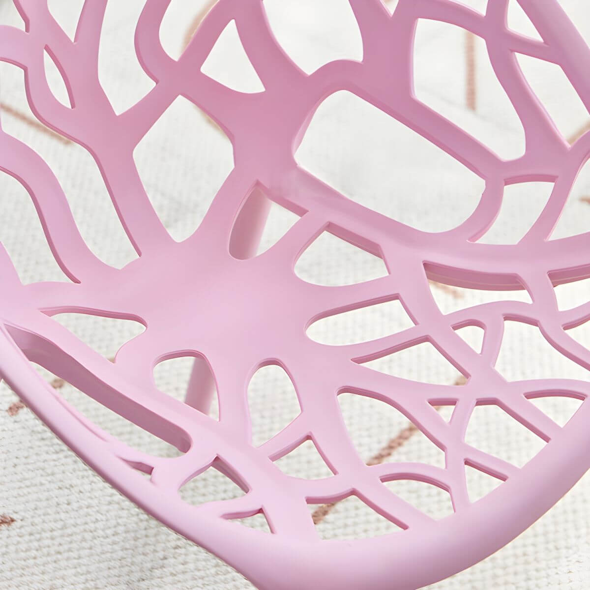 Scandinavian style sloped arm chair made of plastic and acrylic, ideal for kitchen and dining areas