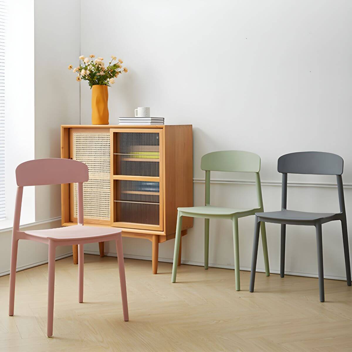 Scandinavian style low back kitchen and dining chair made of plastic and acrylic main product image Hauptbild