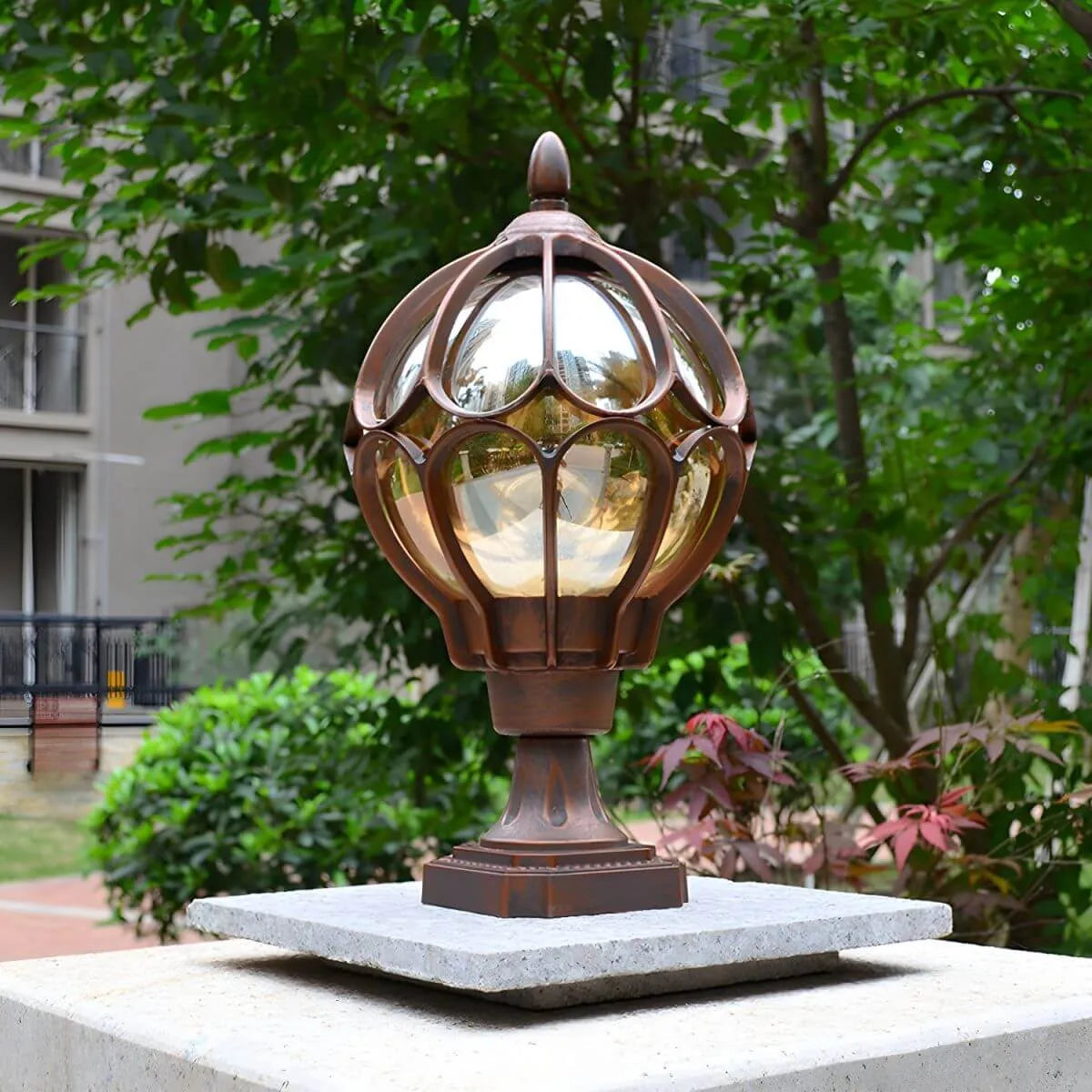 Ball Cage Metal Outdoor Table Lamp – Vintage Bronze Finish Imagen secundaria del producto