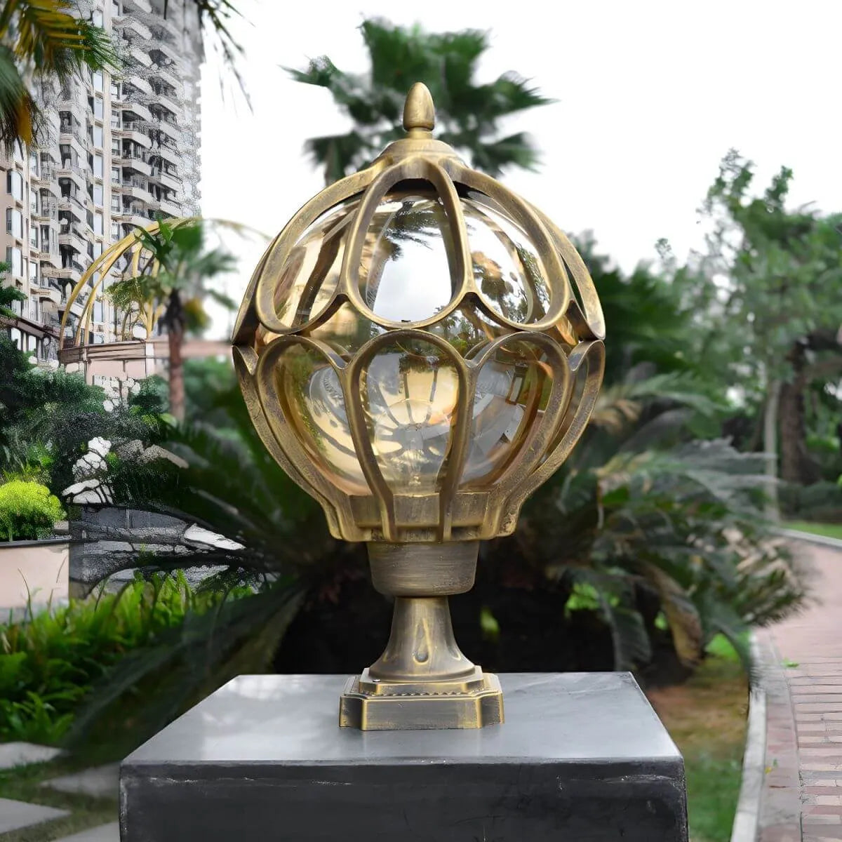 Ball Cage Metal Outdoor Table Lamp – Vintage Bronze Finish Main Product Image Imagen principal del producto